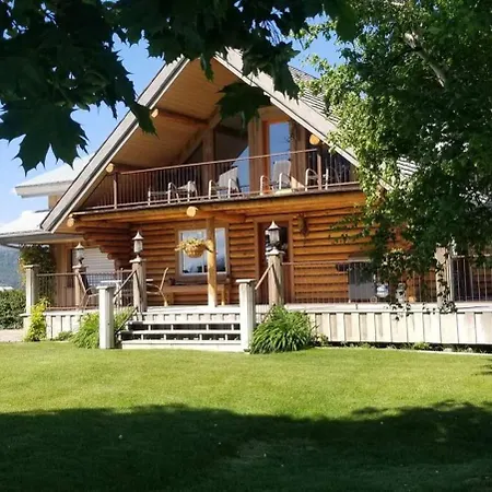 The Roost Lodge